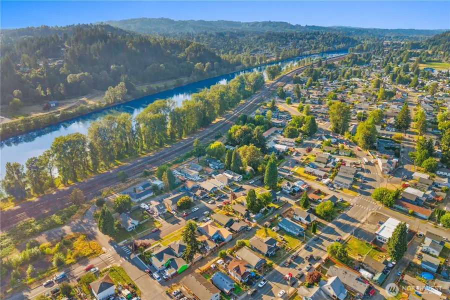 803 N Pacific Avenue, Kelso, WA 98626 - #2