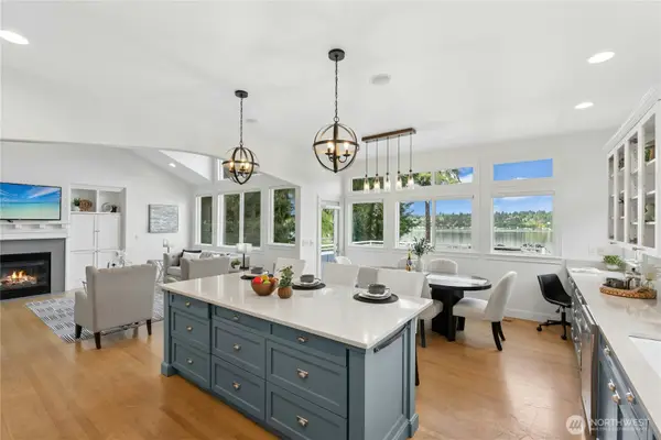 13130 Holmes Point Drive Ne, Kirkland, WA 98034
