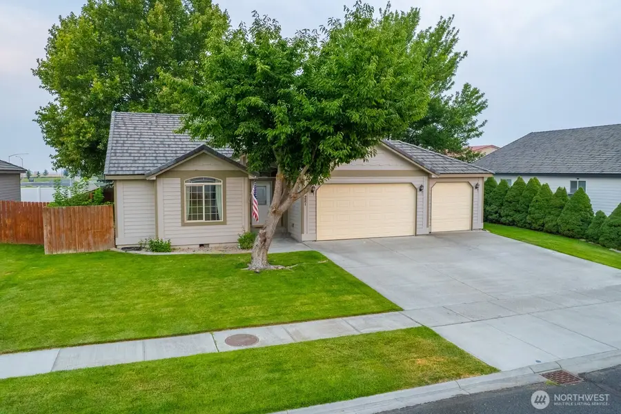 211 E Inglewood Drive, Moses Lake, WA 98837 - #2