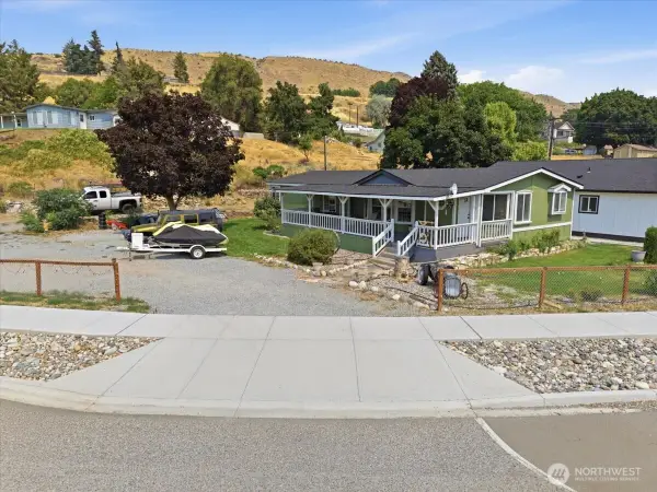 634 Warren Avenue W, Pateros, WA 98846