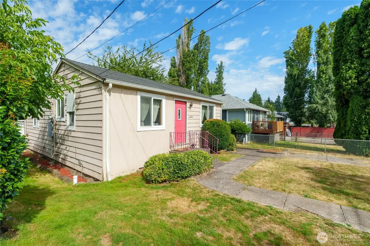 13231 4th Avenue S, Burien, WA 98168 - #1