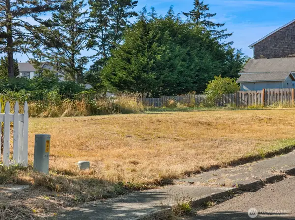 2703 Sea Crest Avenue N #9, Long Beach, WA 98631