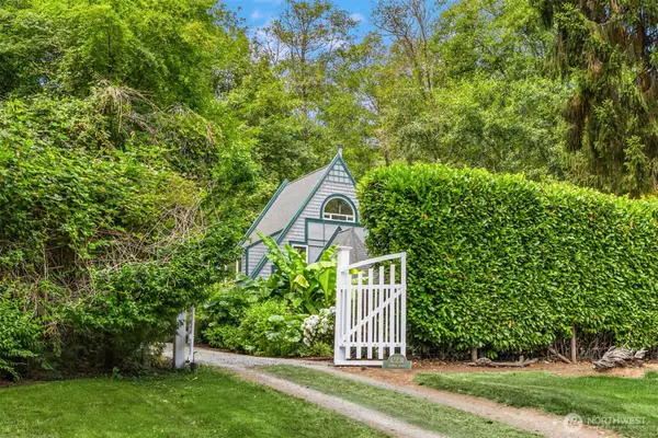 12231 Sunrise Drive Ne, Bainbridge Island, WA 98110