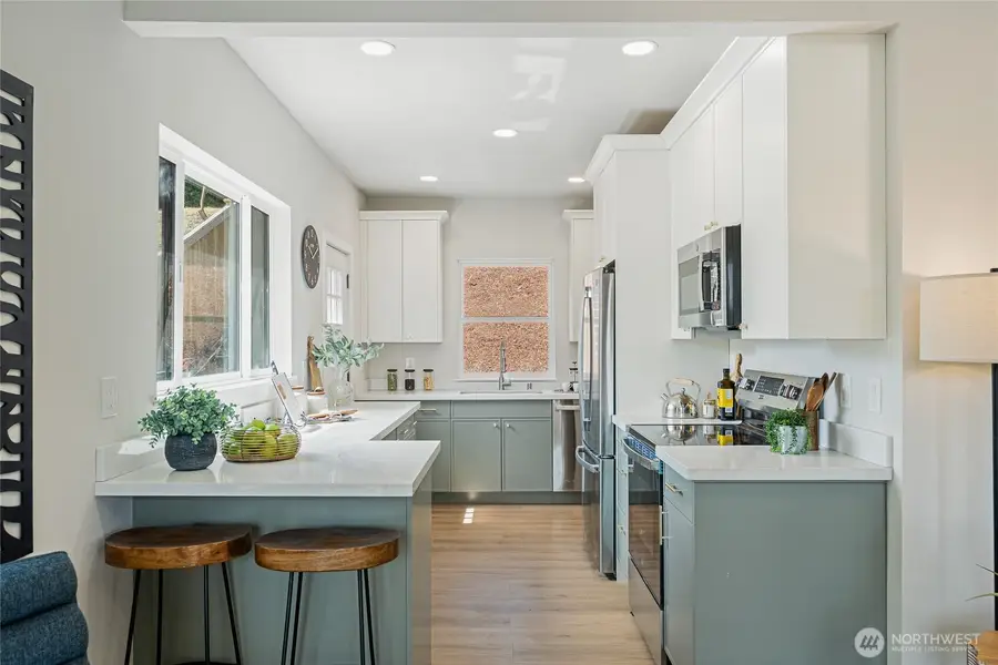 4015 Burton Place W, Seattle, WA 98199 - #3