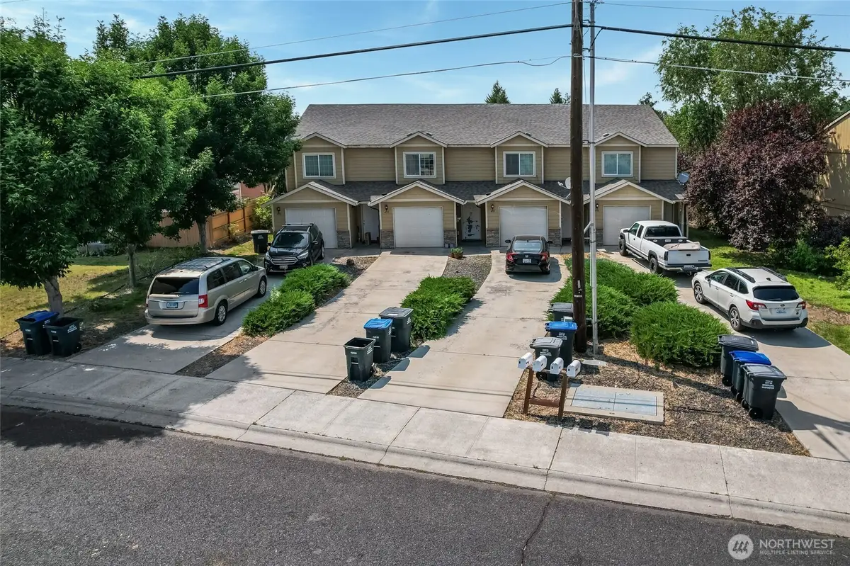 490 S Laguna Dr, Moses Lake, WA 98837 - #1