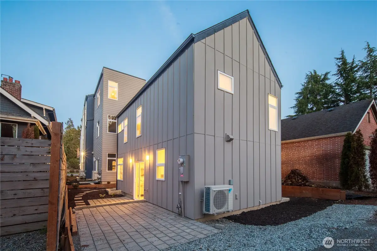 2935 39th Avenue Sw, Seattle, WA 98116 - #1