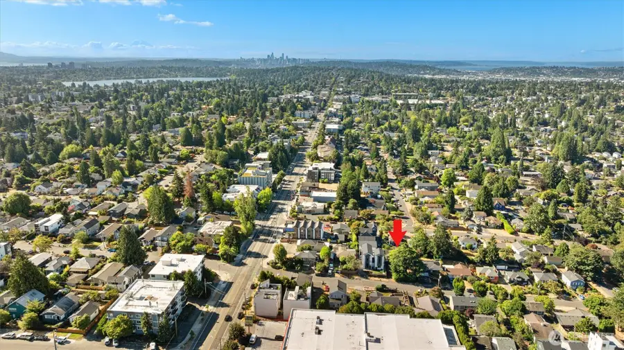 201 N 101st Street, Seattle, WA 98133 - #3