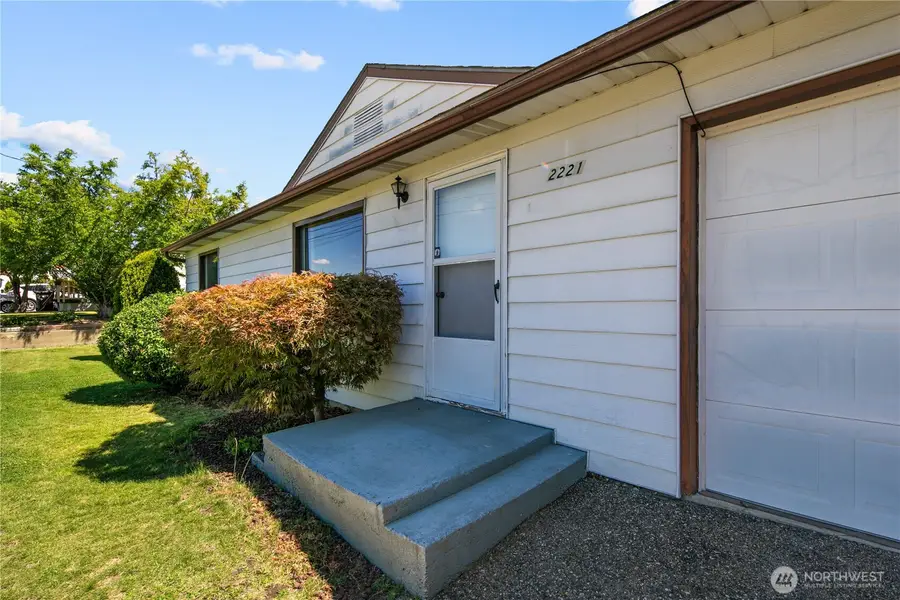 2221 Ashland Ave, East Wenatchee, WA 98802 - #2