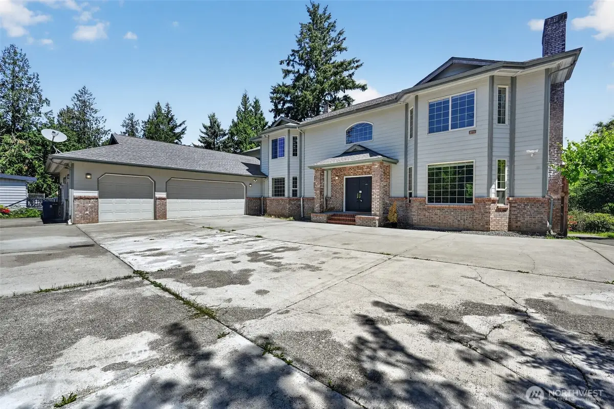 18432 W Lake Desire Drive Se, Renton, WA 98058 - #1