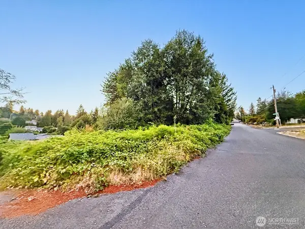 20437 13th Avenue S #15 & 16, SeaTac, WA 98198