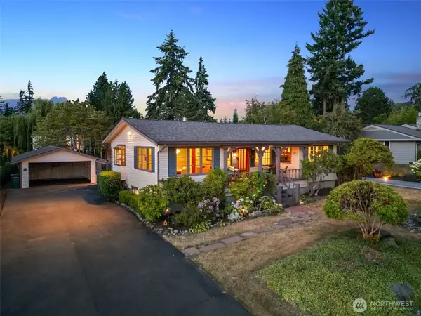 916 18th Avenue W, Kirkland, WA 98033