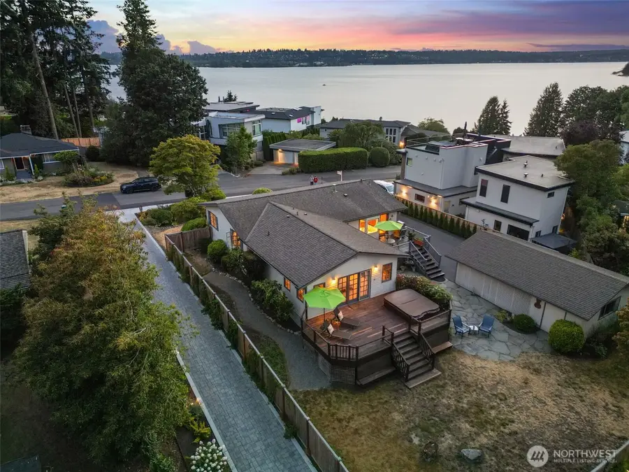 916 18th Avenue W, Kirkland, WA 98033 - #3
