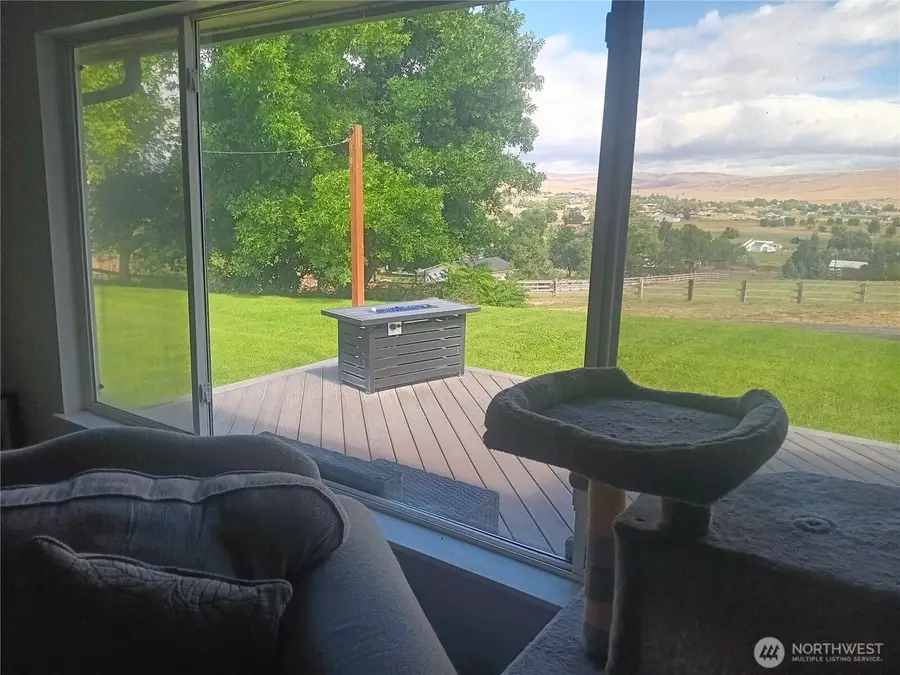 260 Adobe Way, Selah, WA 98942 - #3