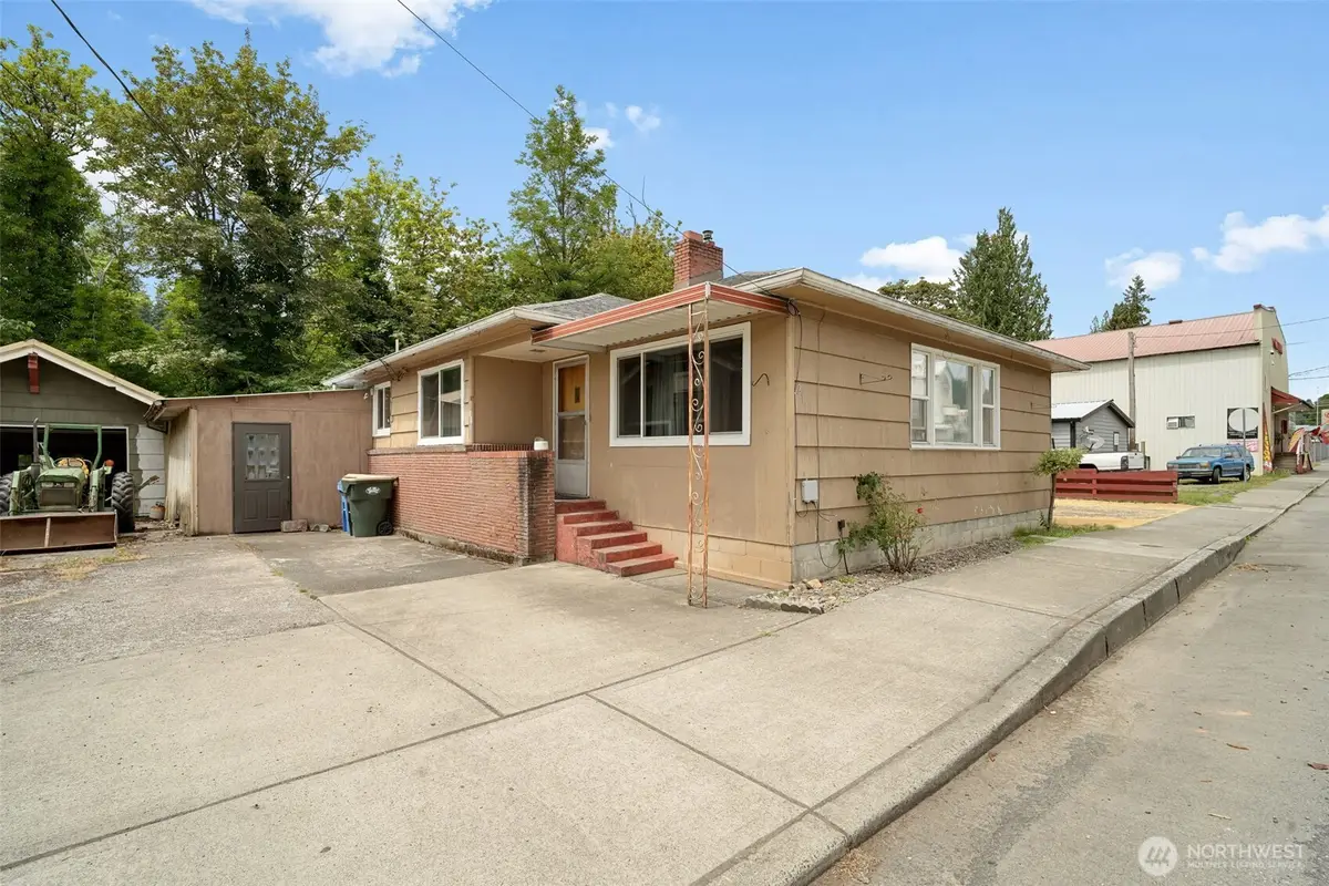 211 NW Kerron Avenue, Winlock, WA 98596 - #1