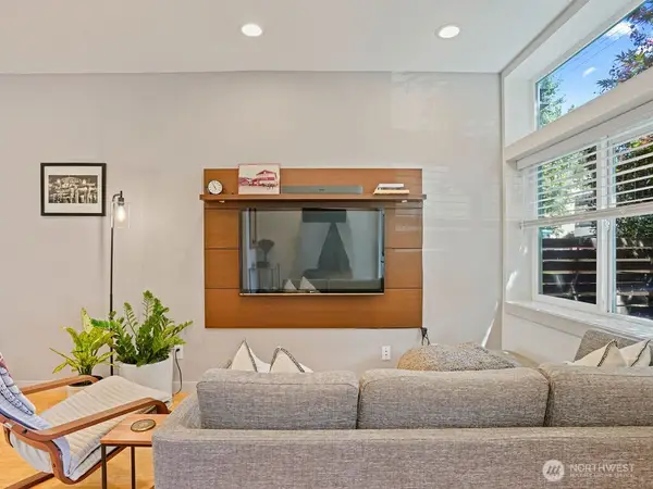6911 California Avenue Sw, Seattle, WA 98136
