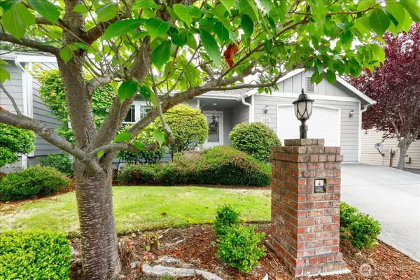 195 NW 12th Court, Oak Harbor, WA 98277