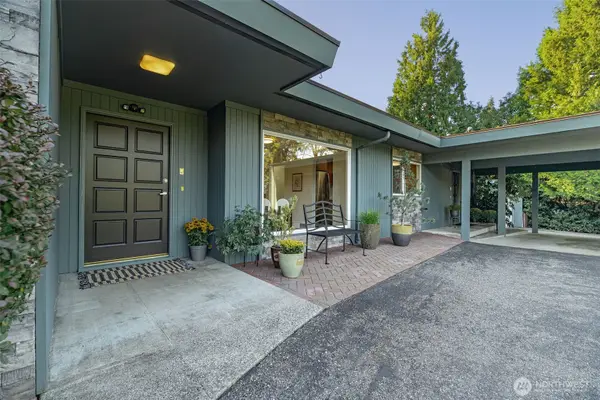 15805 64th Avenue Ne, Kenmore, WA 98028