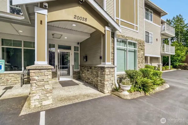 20028 15th Avenue Ne #104, Shoreline, WA 98155