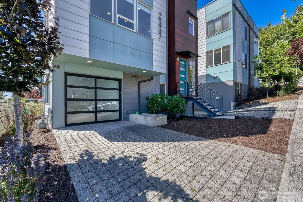 2337 W Plymouth Street, Seattle, WA 98199 - #1