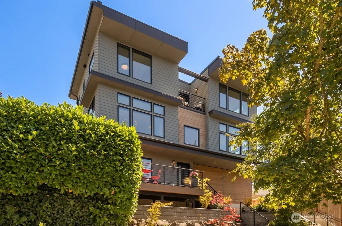 3240 32nd Avenue W, Seattle, WA 98199 - #1