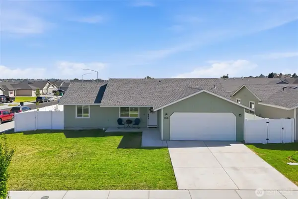 1305 W Polo Ridge Drive, Moses Lake, WA 98837