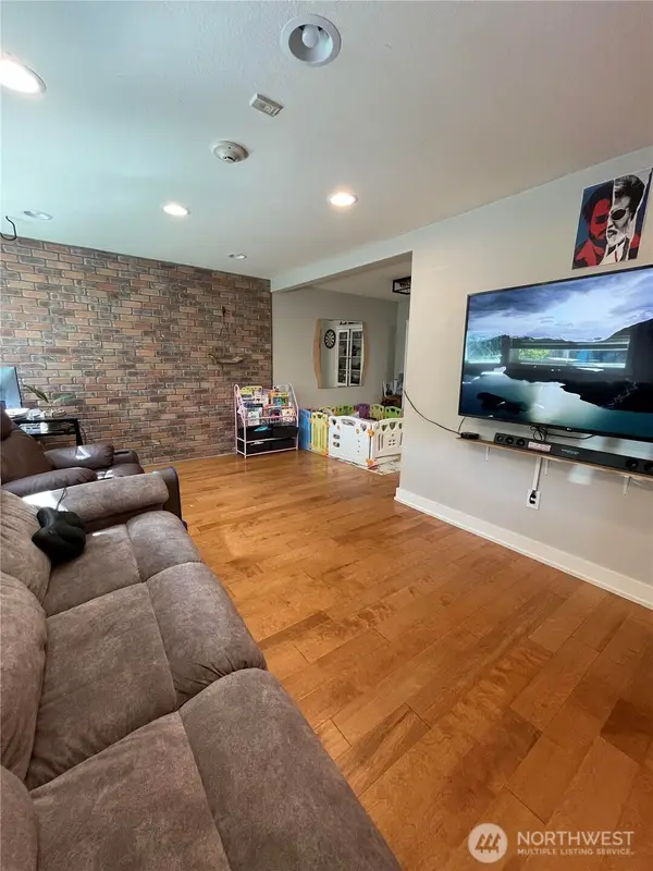 Address Withheld By Seller, Redmond, WA 98052