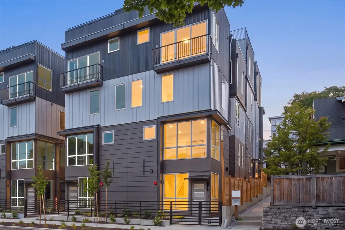 2328 Franklin Avenue E, Seattle, WA 98102 - #1