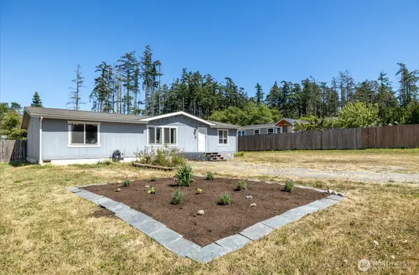1060 Sidney Street, Oak Harbor, WA 98277
