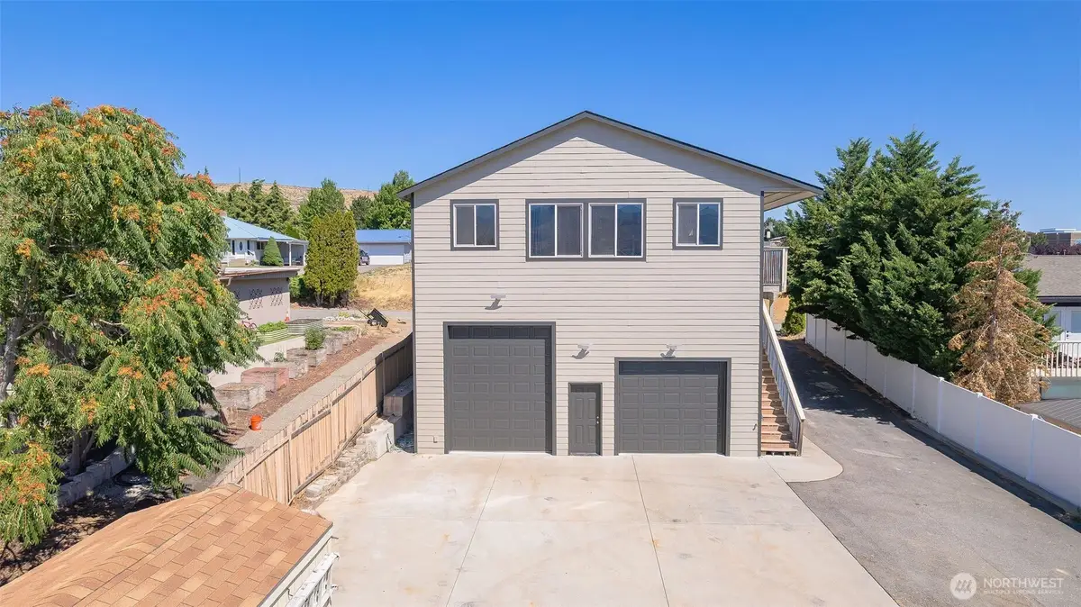 931 N Gale Avenue, East Wenatchee, WA 98802 - #1
