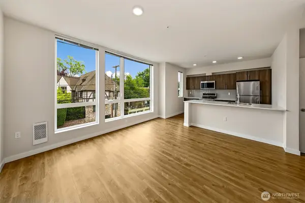 121 12th Avenue E #409, Seattle, WA 98102