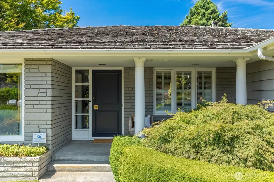 3657 W Viewmont Way W, Seattle, WA 98199 - #3