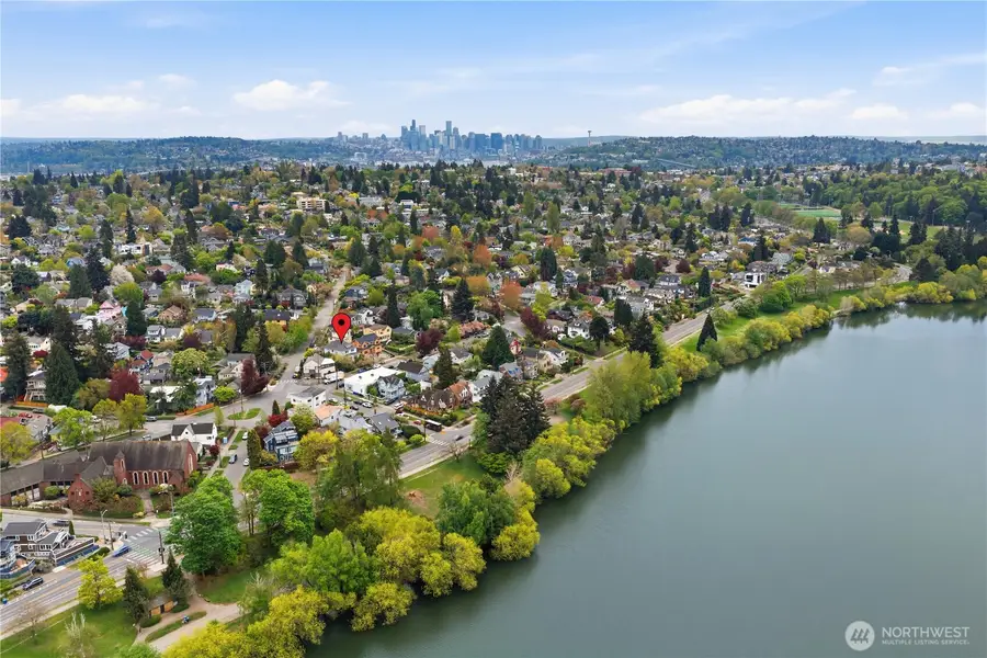 6238 Woodlawn Avenue N, Seattle, WA 98103 - #2