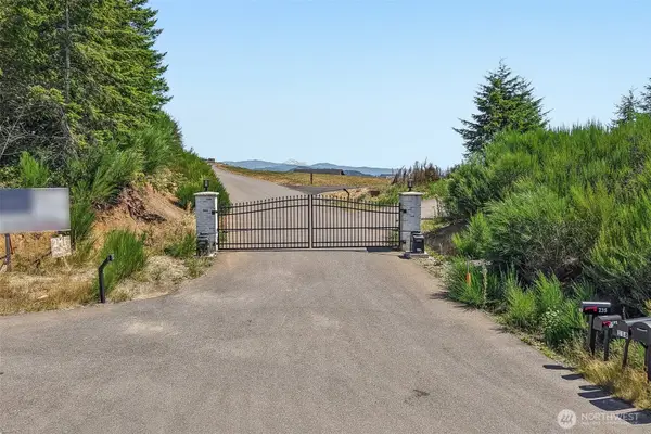 218 High Bank Lane, Woodland, WA 98674