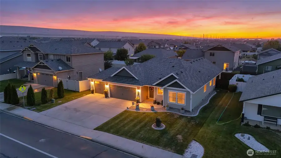 906 3rd Avenue Ne, Quincy, WA 98848 - #2