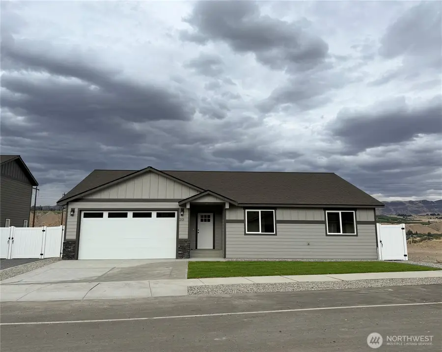 201 Country Cottage Lane, Malaga, WA 98828 - #2
