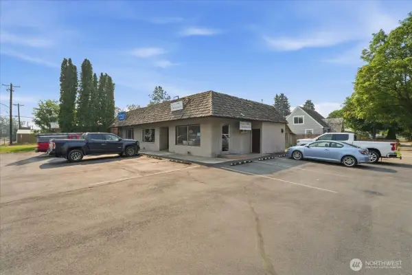 21 W 4th Avenue, Omak, WA 98841