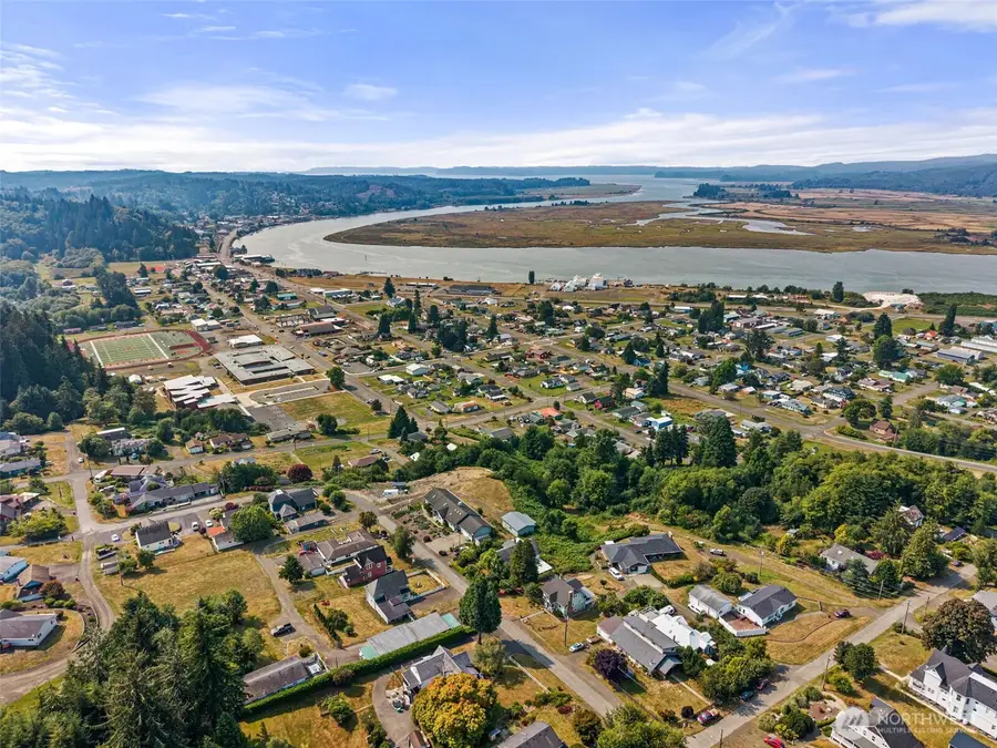 735 Cowlitz Street E, South Bend, WA 98586 - #3