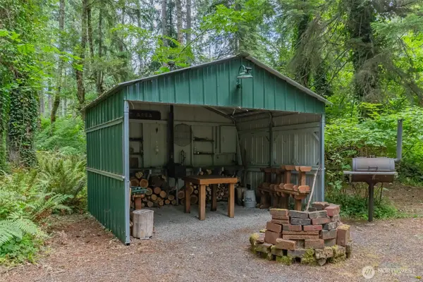14327 SE Beaver Drive, Rainier, WA 98576