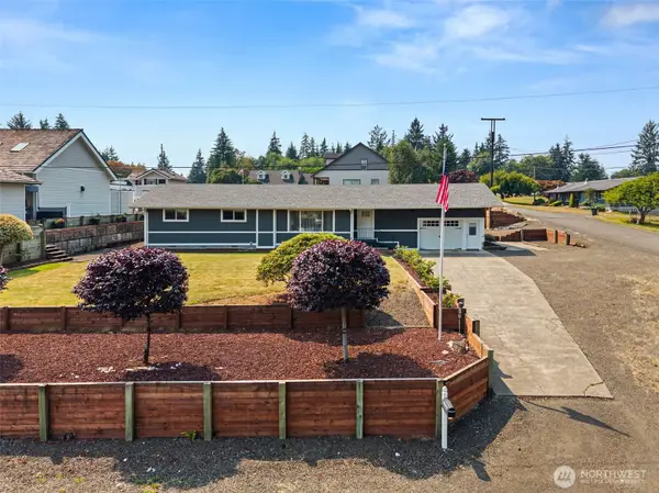 706 Bradford Street, Raymond, WA 98577