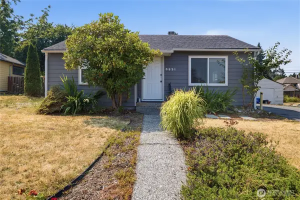 9831 33rd Avenue Sw, Seattle, WA 98126