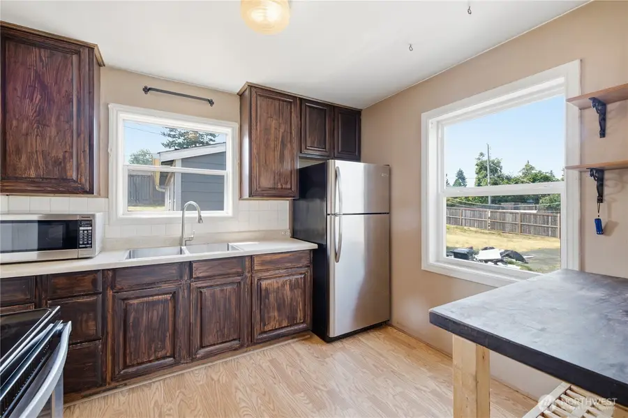 9831 33rd Avenue Sw, Seattle, WA 98126 - #2