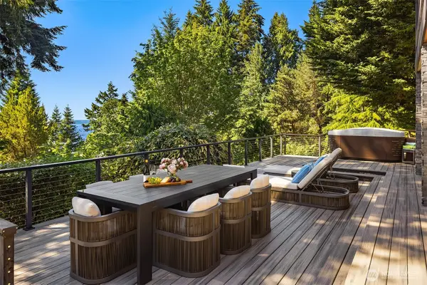 899 NW Elford Drive, Seattle, WA 98177