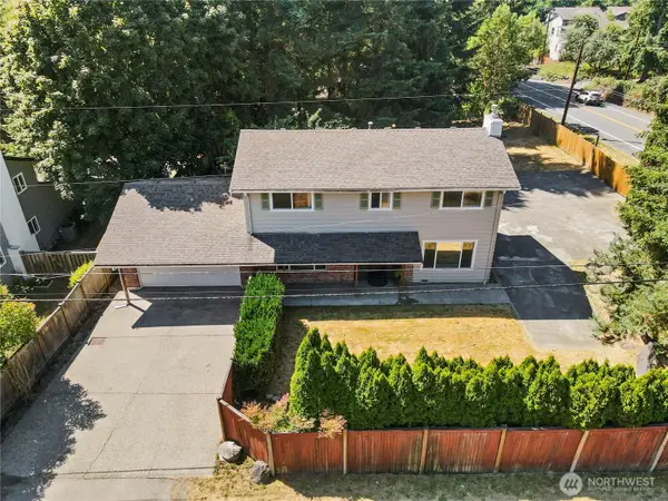 8003 NE 203rd St, Kenmore, WA 98028