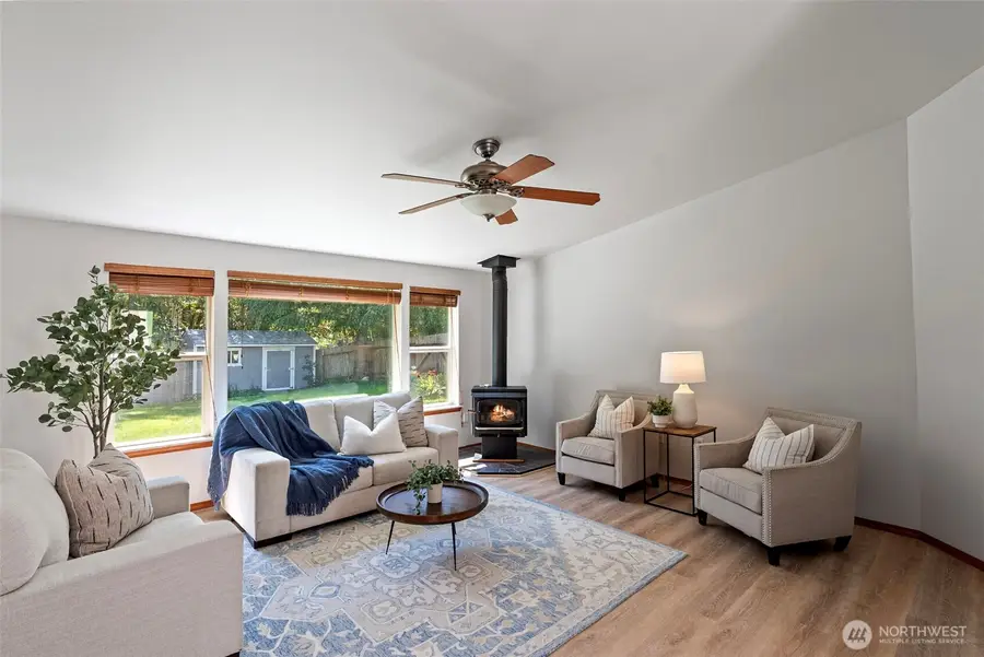 511 E Gills Cove Drive, Allyn, WA 98524 - #2
