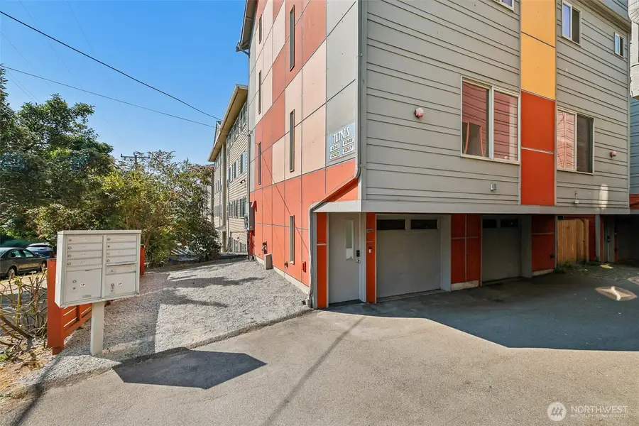 4341 8th Avenue Ne, Seattle, WA 98105 - #2