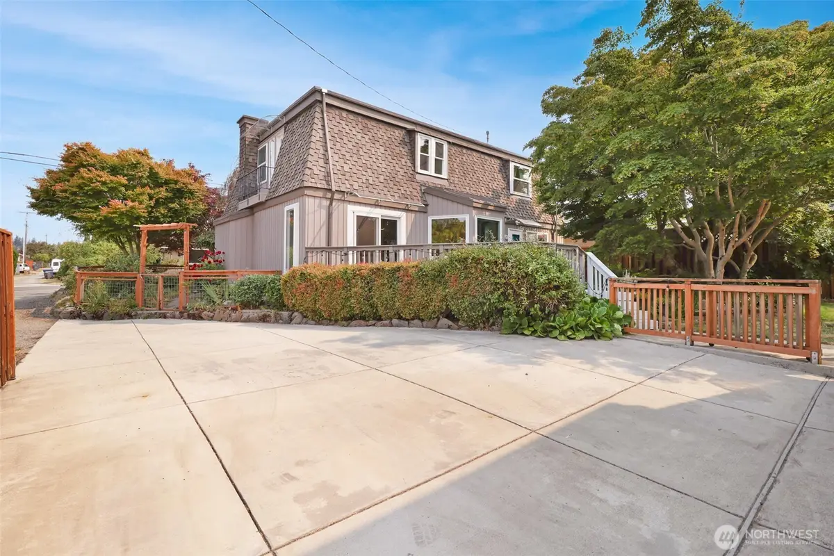 917 S 222nd Street, Des Moines, WA 98198 - #1