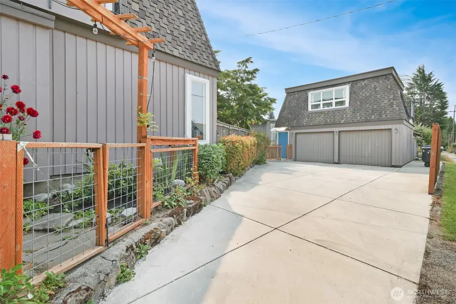 917 S 222nd Street, Des Moines, WA 98198 - #2