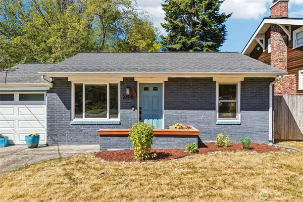 9227 Palatine Avenue N, Seattle, WA 98103