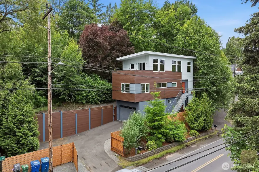 9007 Sand Point Way Ne, Seattle, WA 98115 - #2