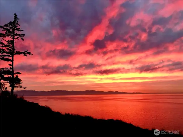 2285 W Beach Road #C, Oak Harbor, WA 98277